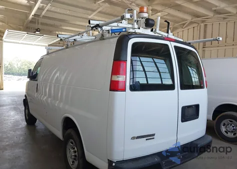 2015 Chevrolet Express 2500 Work Van z USA, uszkodzony, nr VIN 1GCWGFCF9F1277631